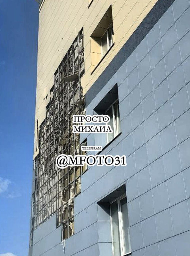 Кадры из Белгорода, где украинский беспилотник врезался в здание