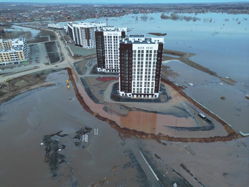 В Оренбурге началась массовая эвакуация