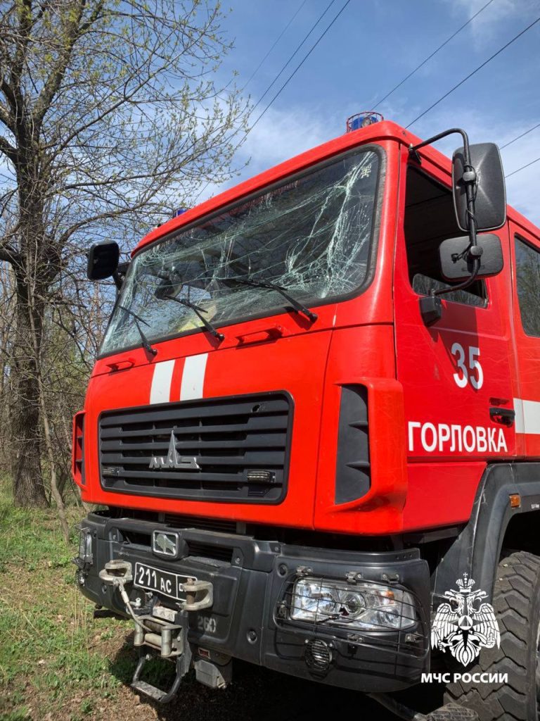 В результате атаки украинского БПЛА в Горловке ранения получили 10 сотрудников МЧС