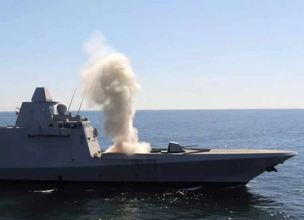 ВМС Франции провели первый синхронизированный запуск новых крылатых ракет MdCN с борта фрегата D650 Aquitaine типа FREMM и атомной подводной лодки типа «Сюффрен»