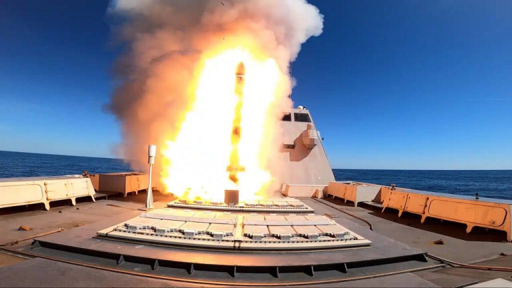 ВМС Франции провели первый синхронизированный запуск новых крылатых ракет MdCN с борта фрегата D650 Aquitaine типа FREMM и атомной подводной лодки типа «Сюффрен»