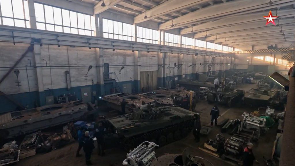 Фото из цехов 103-го арсенала в Саранске, где проходит капитальный ремонт и восстановление корпусов БМП-2, МТ-ЛБ и САУ 2С1 «Гвоздика»