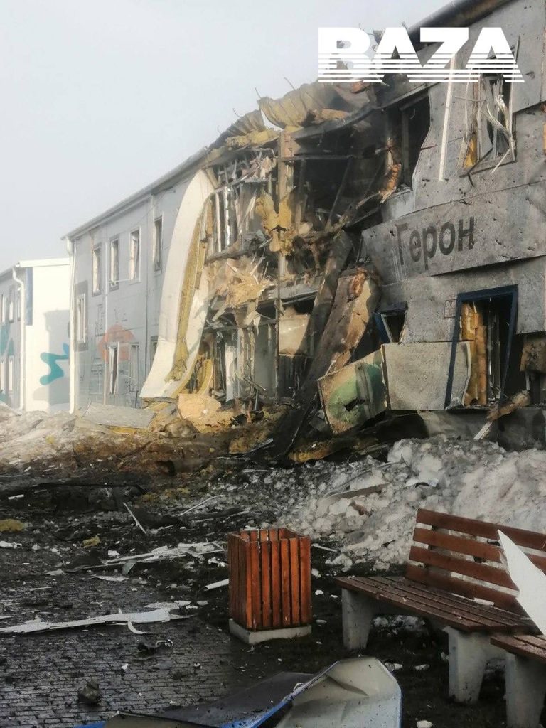 Последствия взрыва беспилотников на территории предприятия в Татарстане