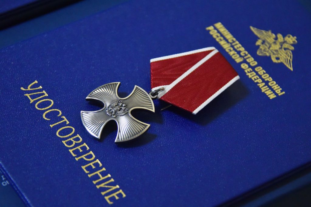 Военнослужащим – участникам СВО вручили госнаграды и жилищные документы