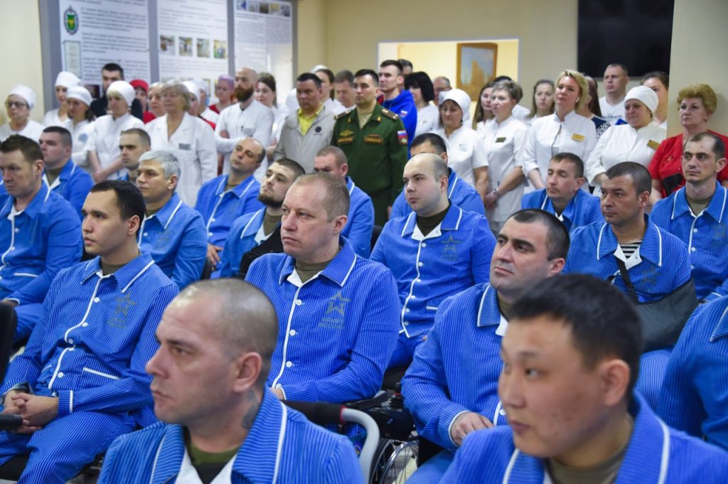 Военнослужащим – участникам СВО вручили госнаграды и жилищные документы