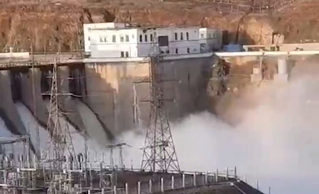 Строившего дамбу в Орске подрядчика подозревали в растрате бюджета