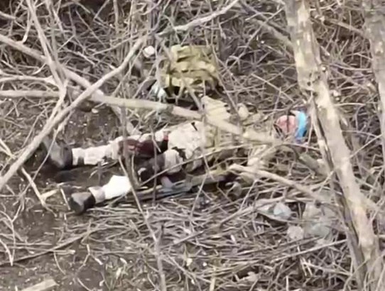 Наши бойцы в составе 6 человек при поддержки птичек смогли взять позиции ВСУ и отразить 2 наката противника