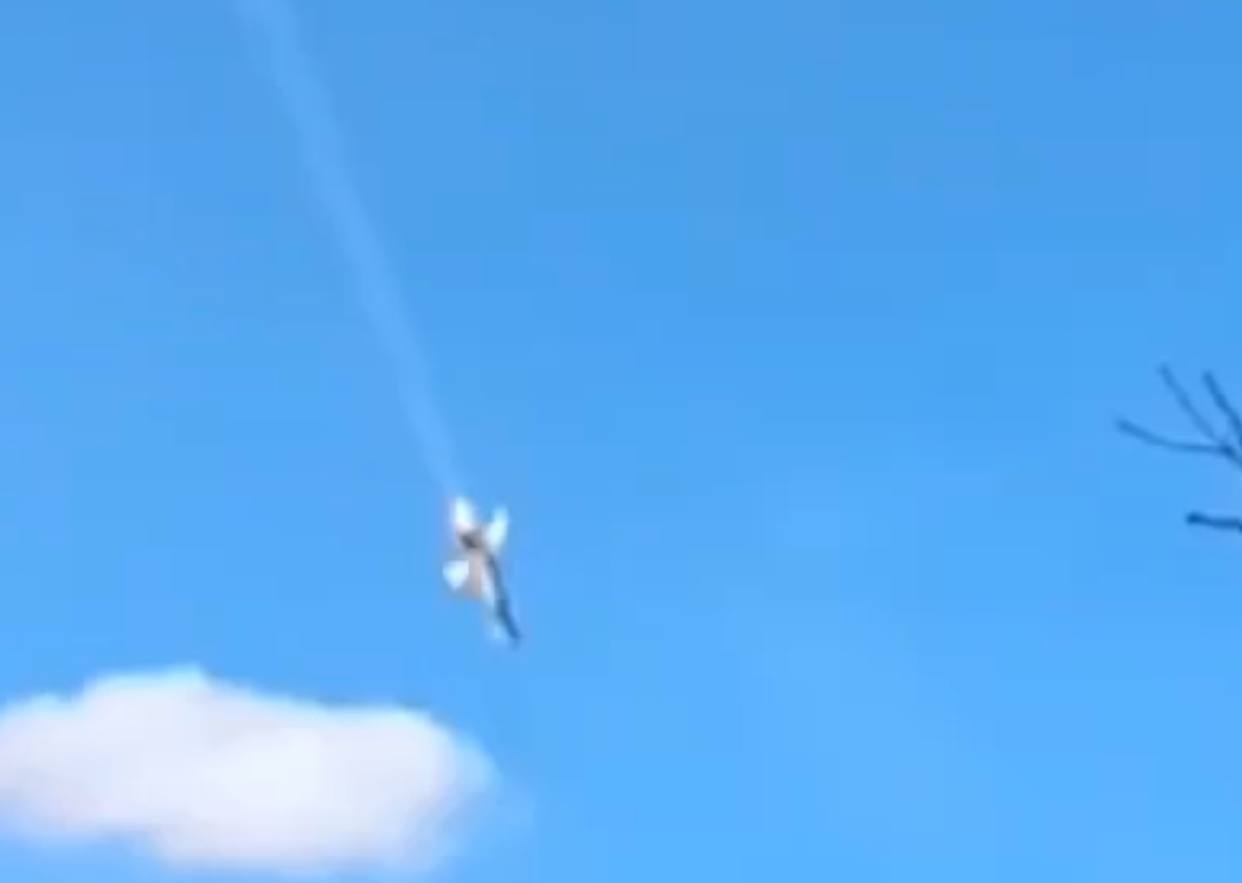 Удар неустановленным высокоточным боеприпасом, запущенным украинским истребителем, по российским позициям