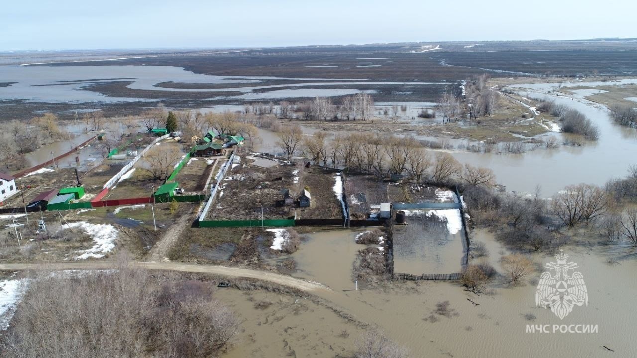 Ситуация с паводками в российских регионах. Последствия ликвидируют более 3000 сотрудников МЧС