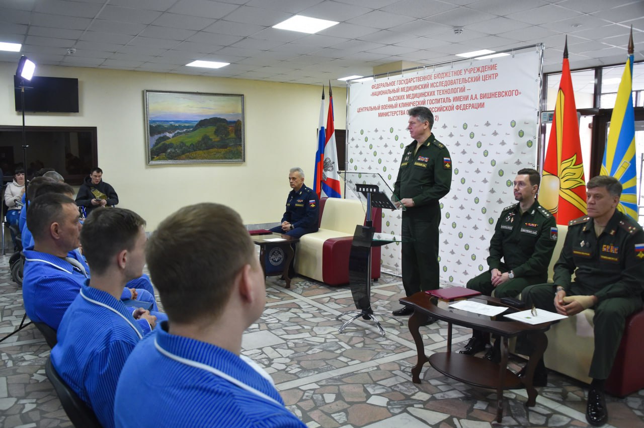 Военнослужащим – участникам СВО вручили госнаграды и жилищные документы