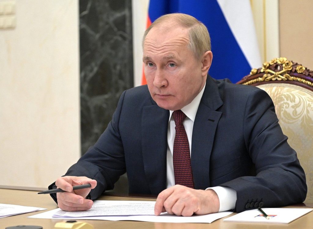 Вдов участников СВО запрещено увольнять в течение года с момента гибели мужа