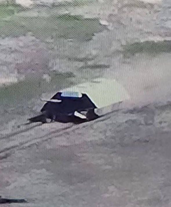 Постоянная угроза от FPV-дронов противника приводит к различным экстравагантным проектам в попытке защитить бронетехнику