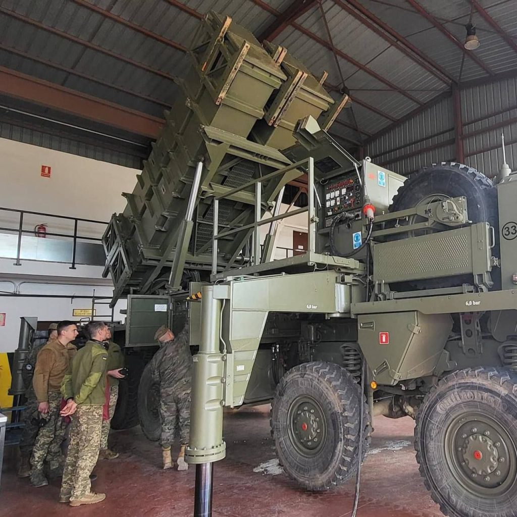 Кадры обучения украинского технического персонала обслуживанию ЗРК MIM-104 Patriot на территории Испании