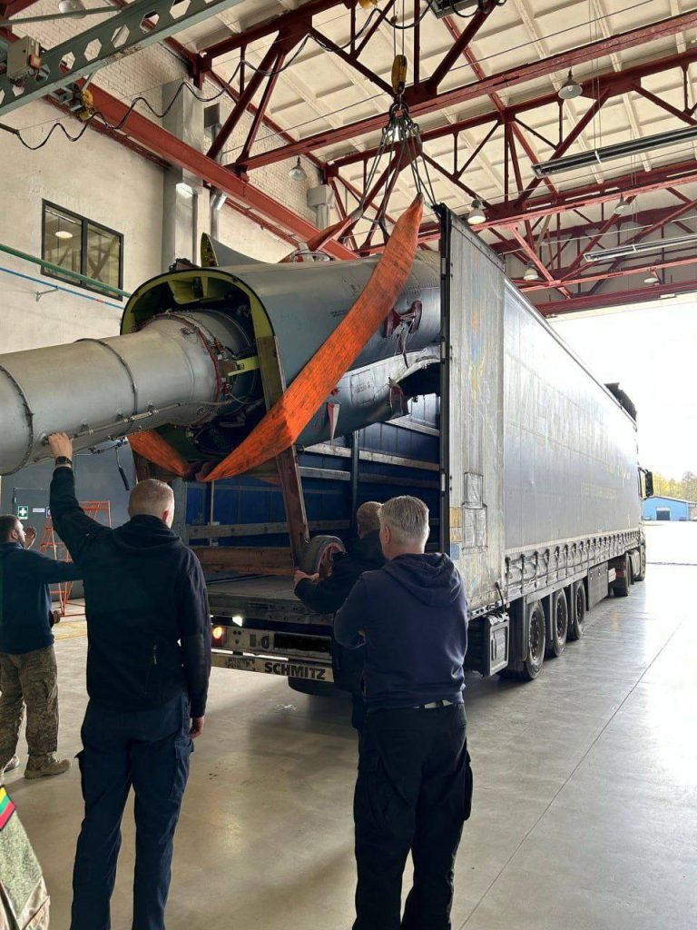 Литва передала ВСУ учебно-тренировочный самолет L-39 Albatros