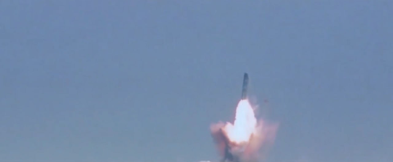 Первое видео пуска  китайской двухступенчатой твердотопливной межконтинентальной баллистической ракеты JL-2, размещаемой на стратегических атомных подводных лодках (ПЛАРБ) проекта 094 «Цзинь»