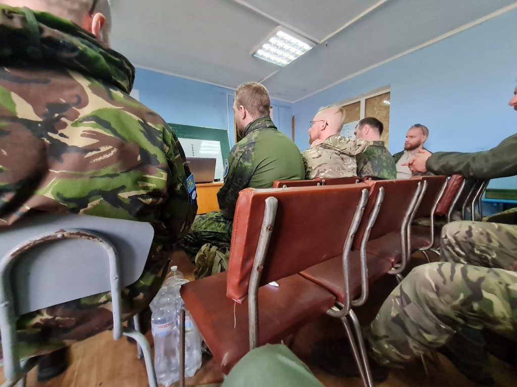 Джокер ДНР: фотографии финских офицеров на аэродроме «Коротич» в Харьковской области