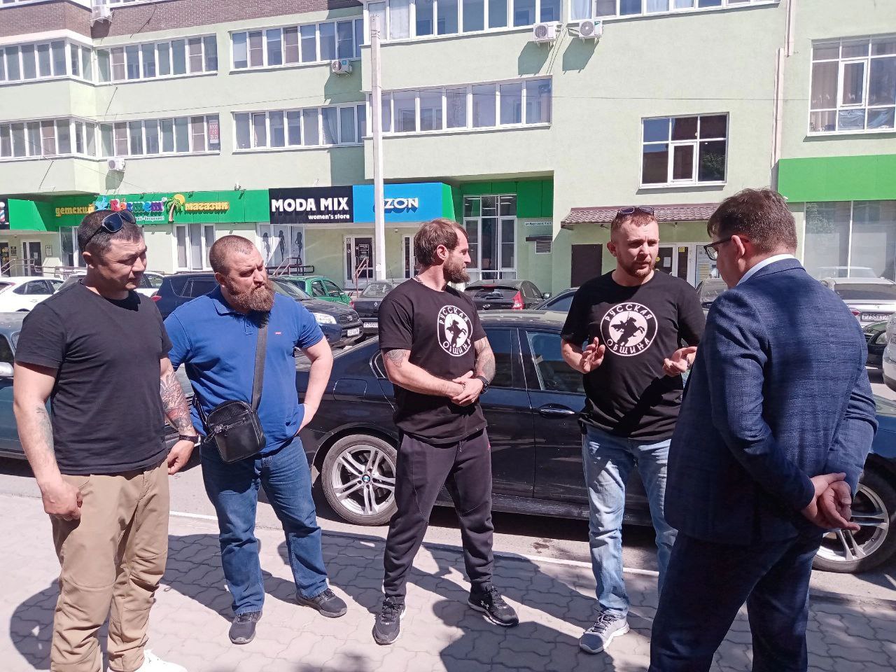 Конфликт в школе Батайска: мигрант бил детей, срывал уроки и угрожал русским, в школу пришла «Русская община»