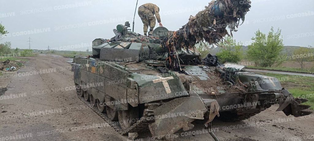 Захваченные у противника в районе Орловки танки Т-72АВ, а так же Т-72Б3 обр. 2016 (ранее был затрофеен у ВС РФ) на Авдеевском направлении