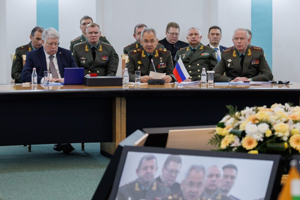Войска НАТО у границ РФ создали дополнительные угрозы военной безопасности – Сергей Шойгу