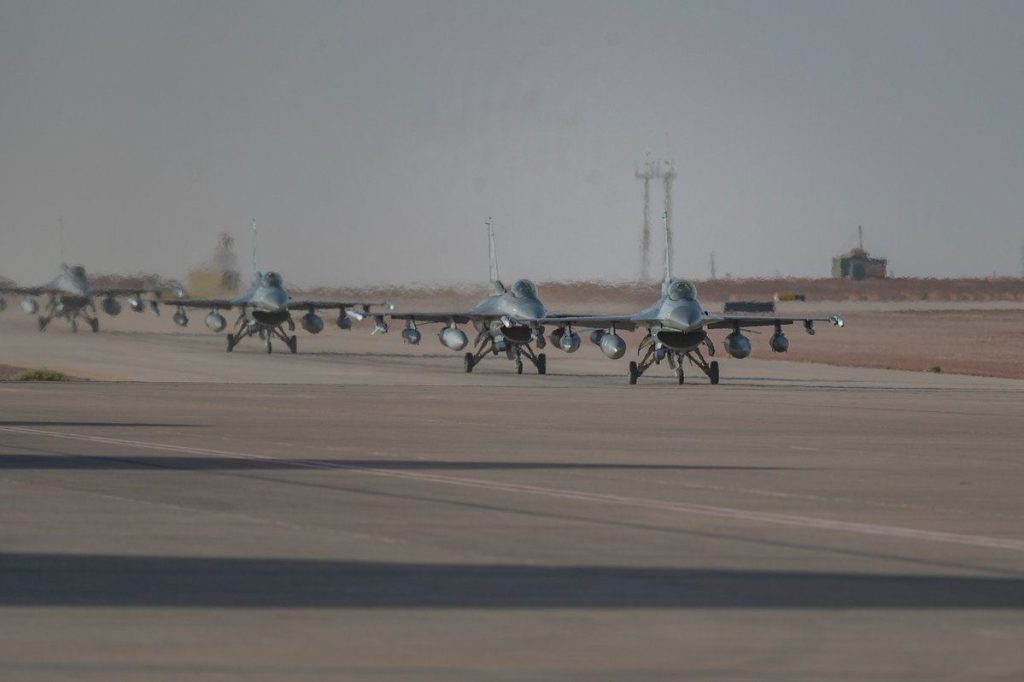США перебросили на Ближний Восток истребители F-16