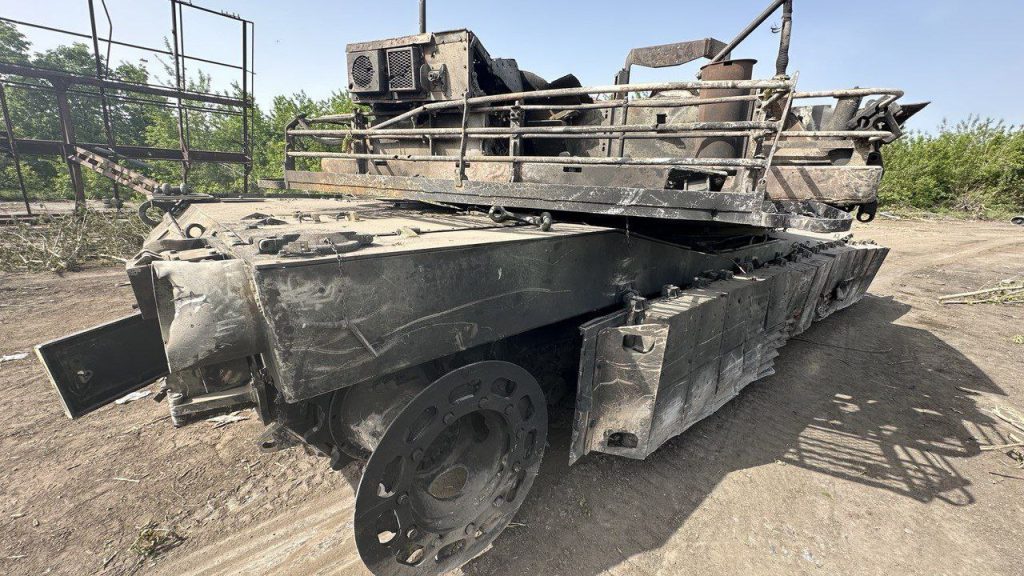 Первый подбитый танк M1 "Абрамс" отправился в тыл российский войск