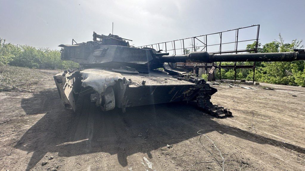 Первый подбитый танк M1 "Абрамс" отправился в тыл российский войск