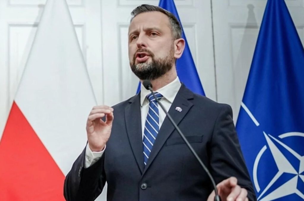 Европейский союз должен принять решение о передаче Украине граждан призывного возраста – министр национальной обороны Польши Владислав Косиняк-Камыш после заседания кабмина