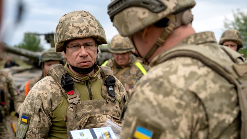 Часть украинских чиновников лишится брони от мобилизации — спикер Минобороны Украины Дмитрий Лазуткин