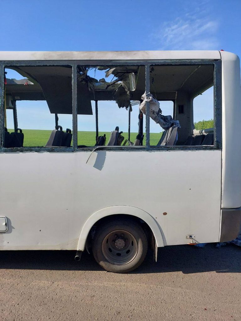 6 человек погибли и 33 пострадали в результате атаки беспилотников на автобус и автомобиль в Борисовском районе Белгородской области