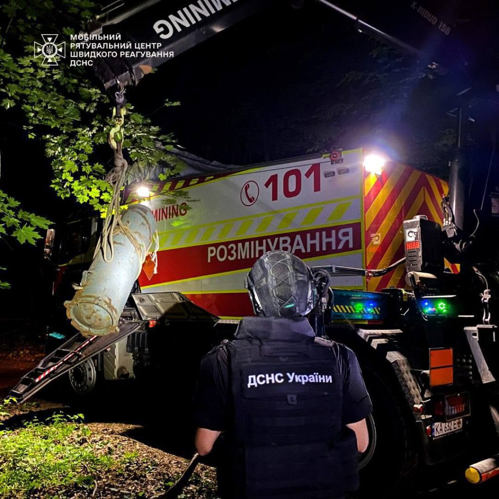 Противник опубликовал очередные фото обломков корпуса и боевой части новейшей крылатой ракеты Х-69, упавшей где-то на территории Украины