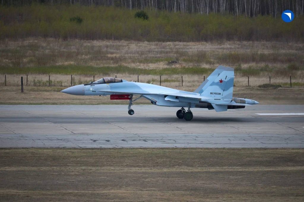 Пополнение в ВКС. ОАК передала Минобороны новые самолеты Су-35С