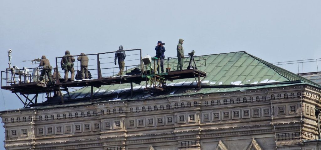 Специально обученные люди следившие за безопасностью Парада Победы