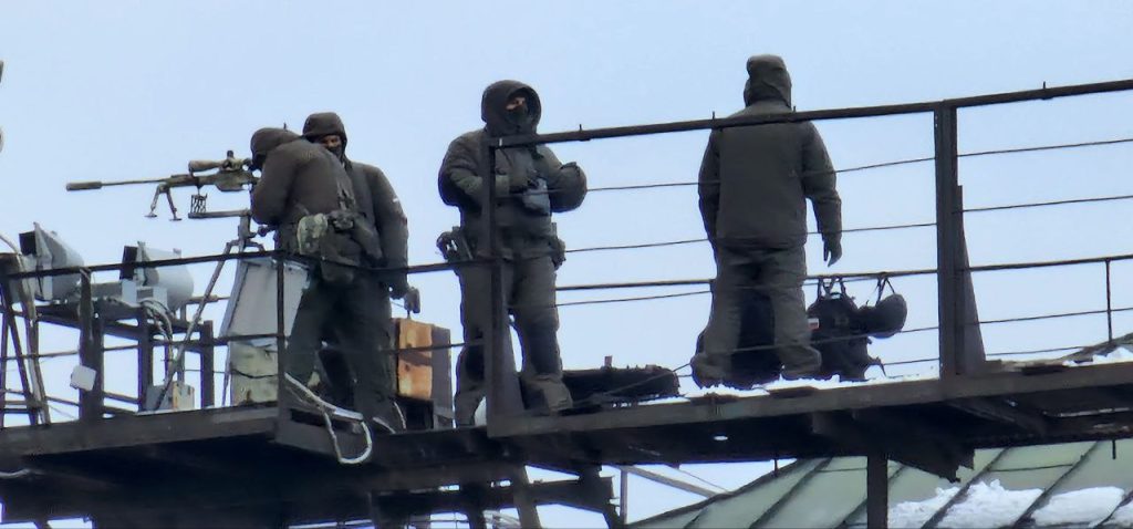 Специально обученные люди следившие за безопасностью Парада Победы