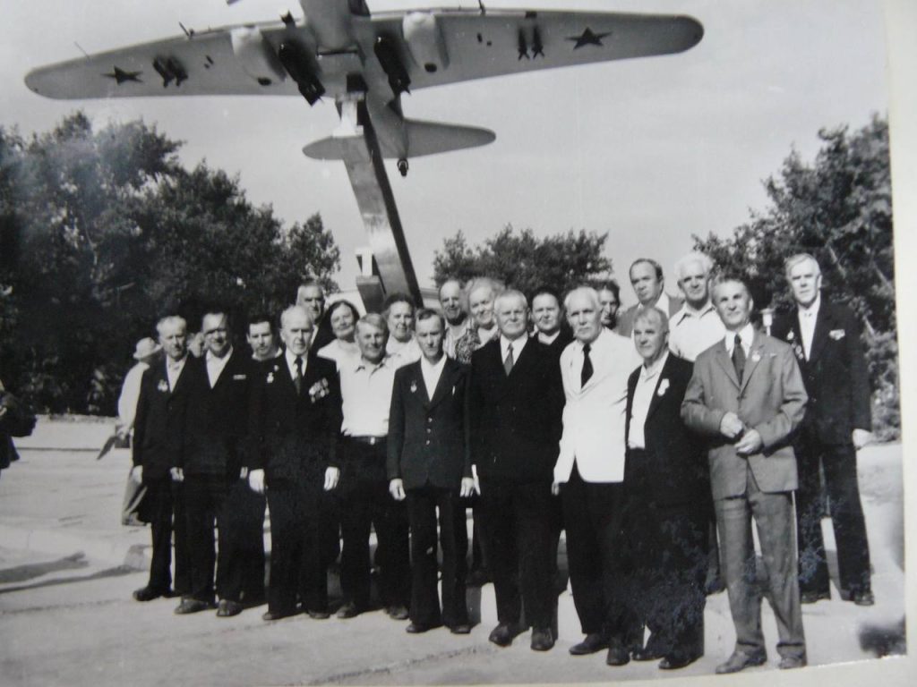 8 мая 1979 года, возле Воронежского авиационного завода был установлен памятник самолету Ил-2