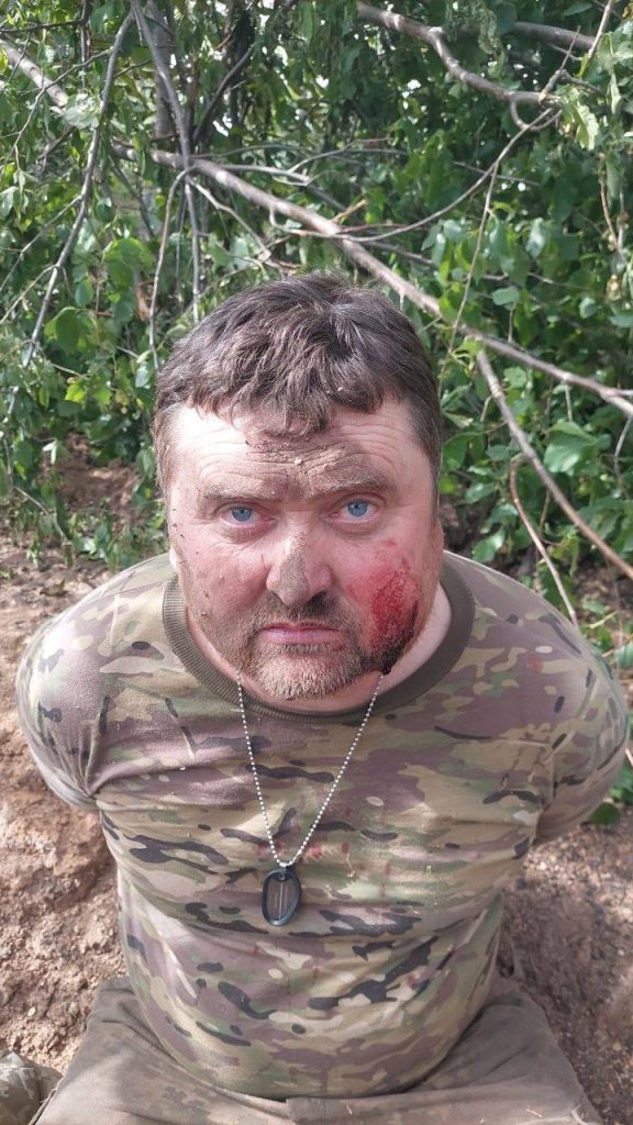 Вот эти красавчики поняли, что плен лучше, чем пуля Северного Шторма