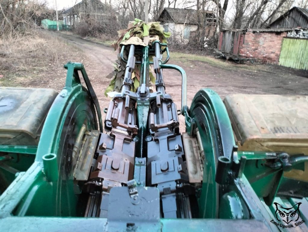 Зенитная установка ЗУ-23-2, установленная на трёхосном пикапе