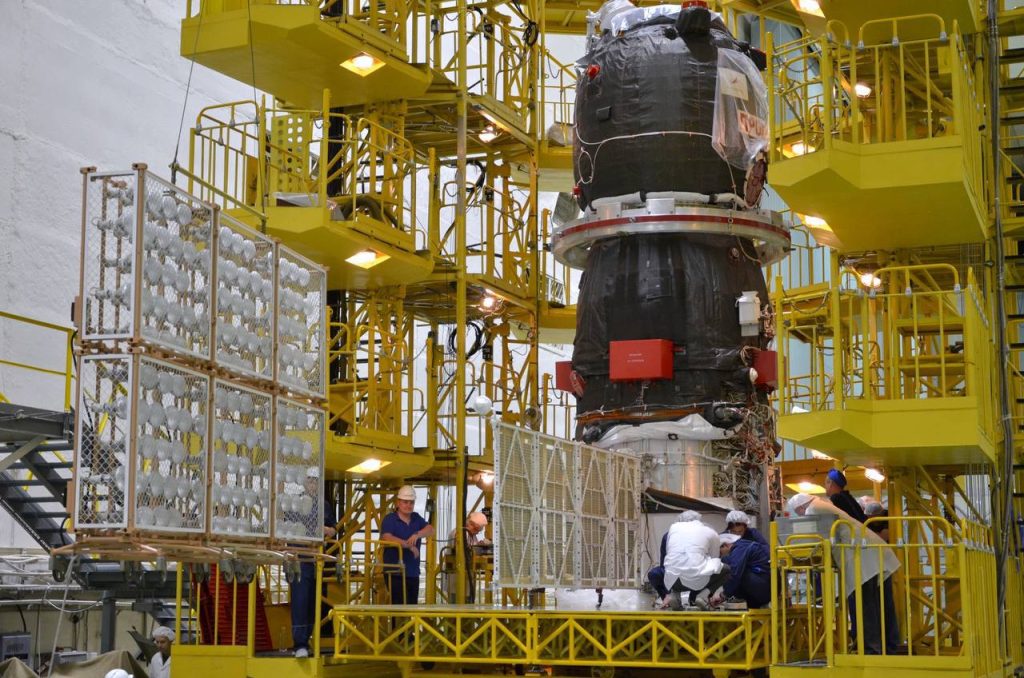 На космодроме Байконур продолжается подготовка к запуску космического корабля "Прогресс МС-27"