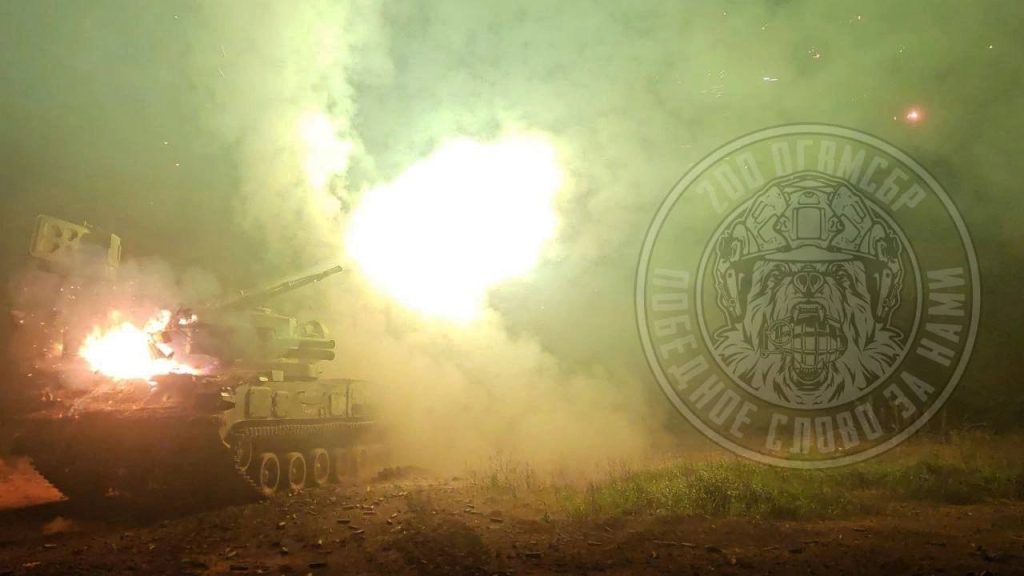 Нечастые кадры ночной работы ЗРПК 2С6 «Тунгуска» 200-й отдельной мотострелковой бригады в зоне проведения СВО