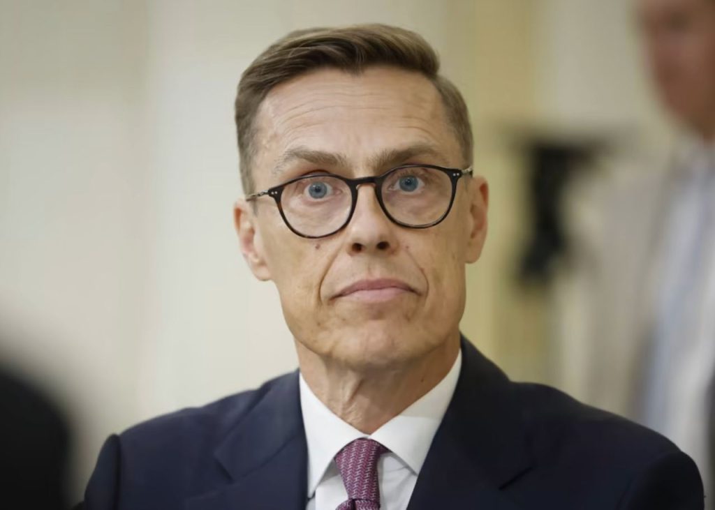 Президент Финляндии упрашивает лидеров других стран приехать на конференцию в Швейцарии