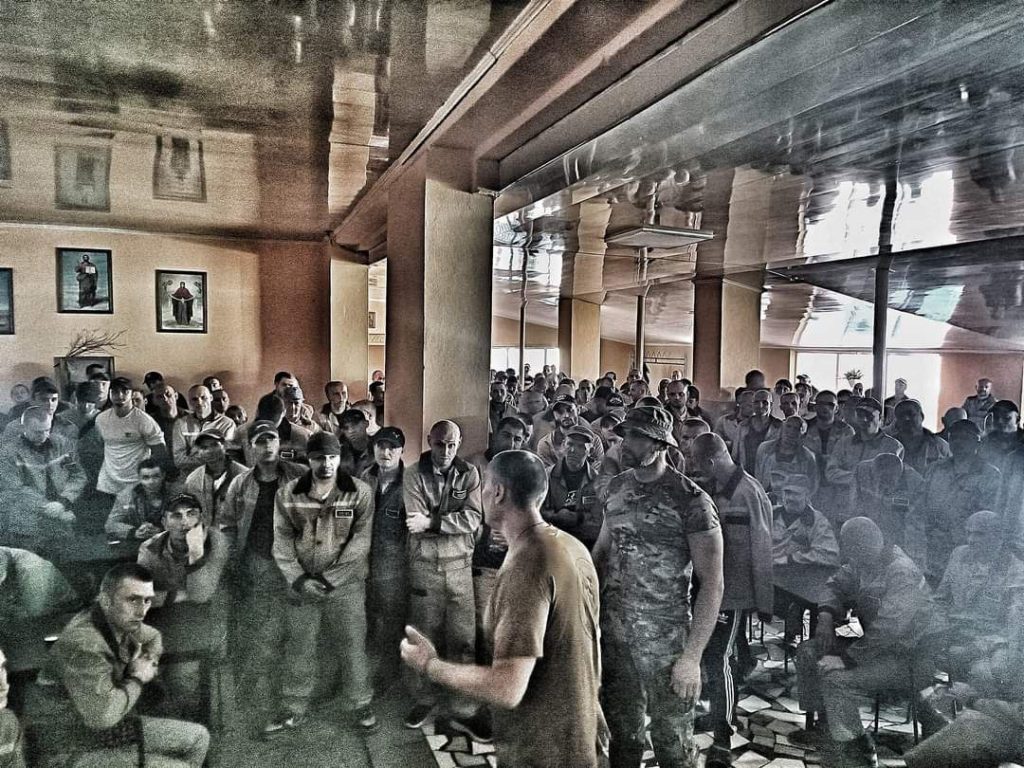 На Украине неонацистские отряды уже вербуют особо опасных зеков в тюрьмах на фронт