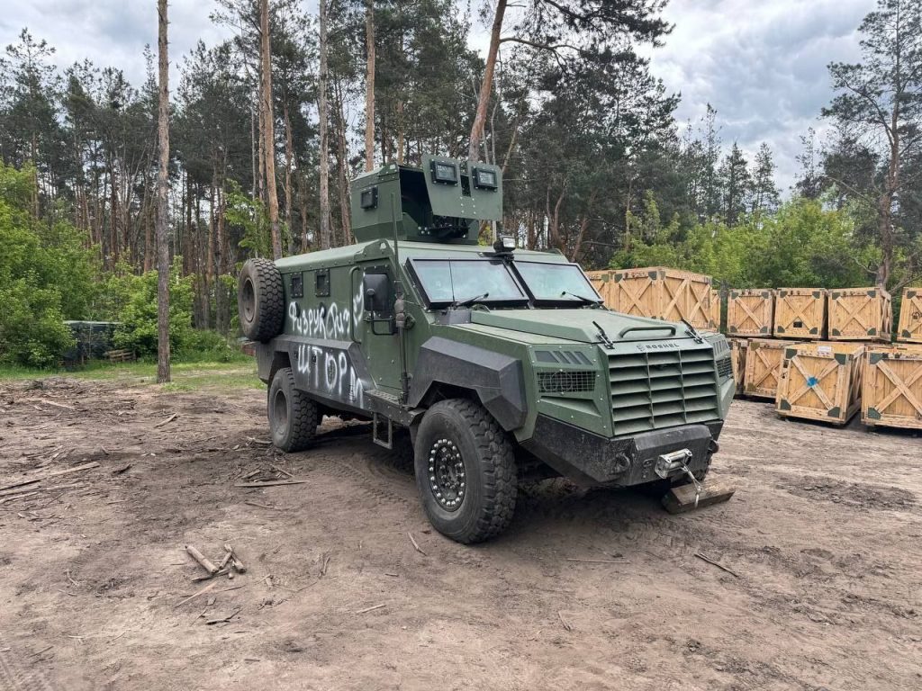 Первый канадский бронеавтомобиль Roshel Senator MRAP захвачен нашими бойцами в целости и сохранности