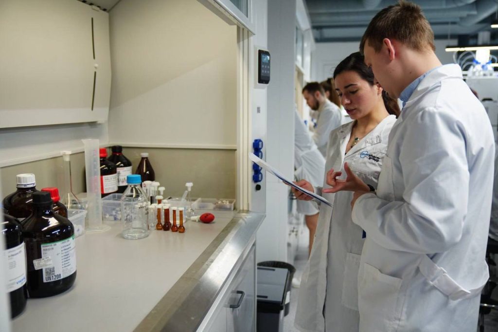 Подмосковные фармкомпании успешно импортозамещают санкционные лекарства