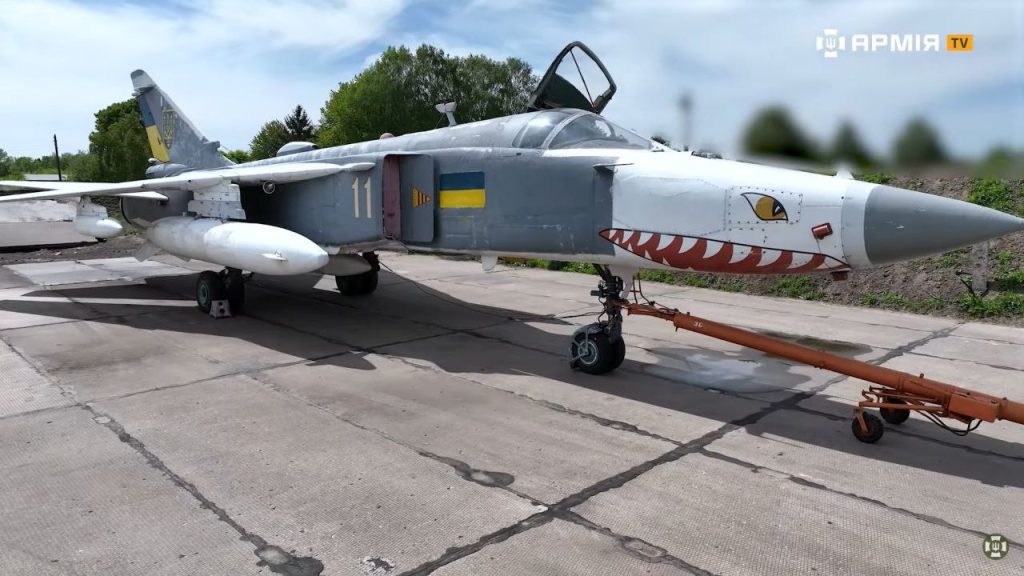 Украинский Су-24МР с подвесным контейнером радиотехнической разведки СРС-14 «Тангаж»