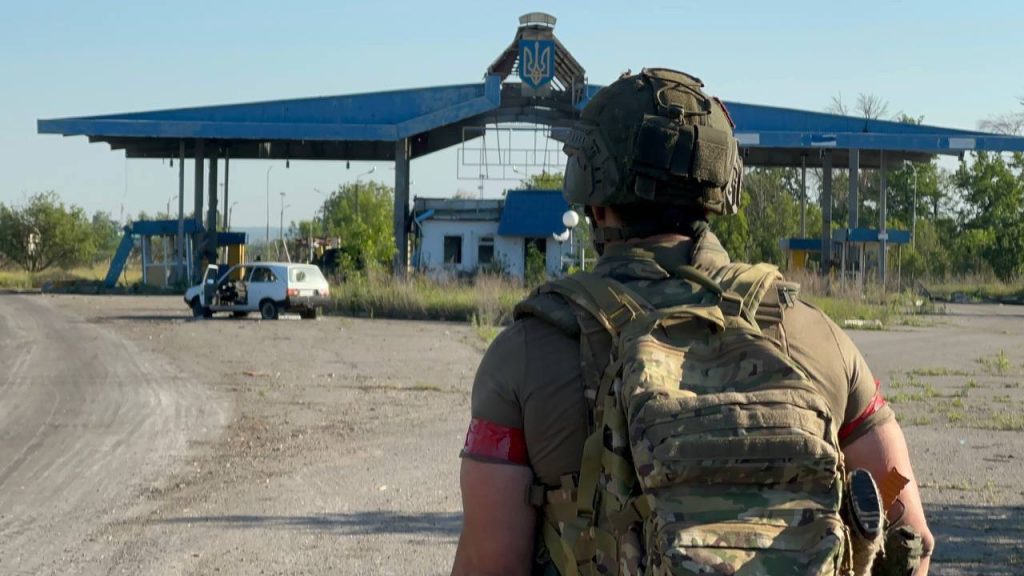 Фотографии с улиц Волчанска в Харьковской области, за который продолжаются ожесточенные бои