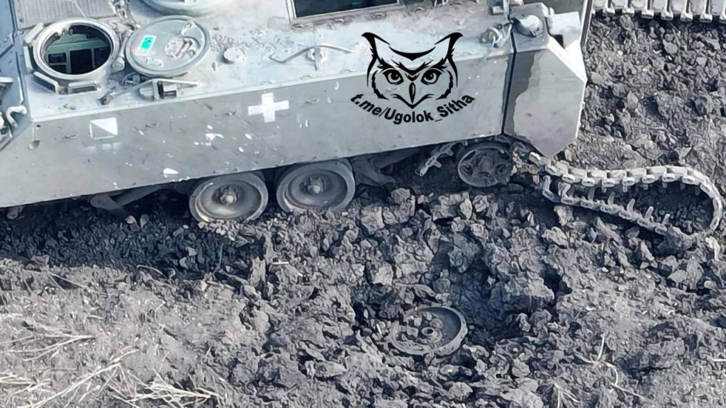 Подорвавшийся на минах, переданный украине американский БТР М113