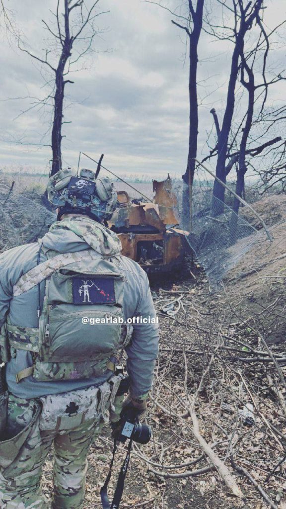 Уничтоженная русским барражирующим боеприпасом "Ланцет" на Артемовском направлении украинская 122-мм САУ 2С1 "Гвоздика"