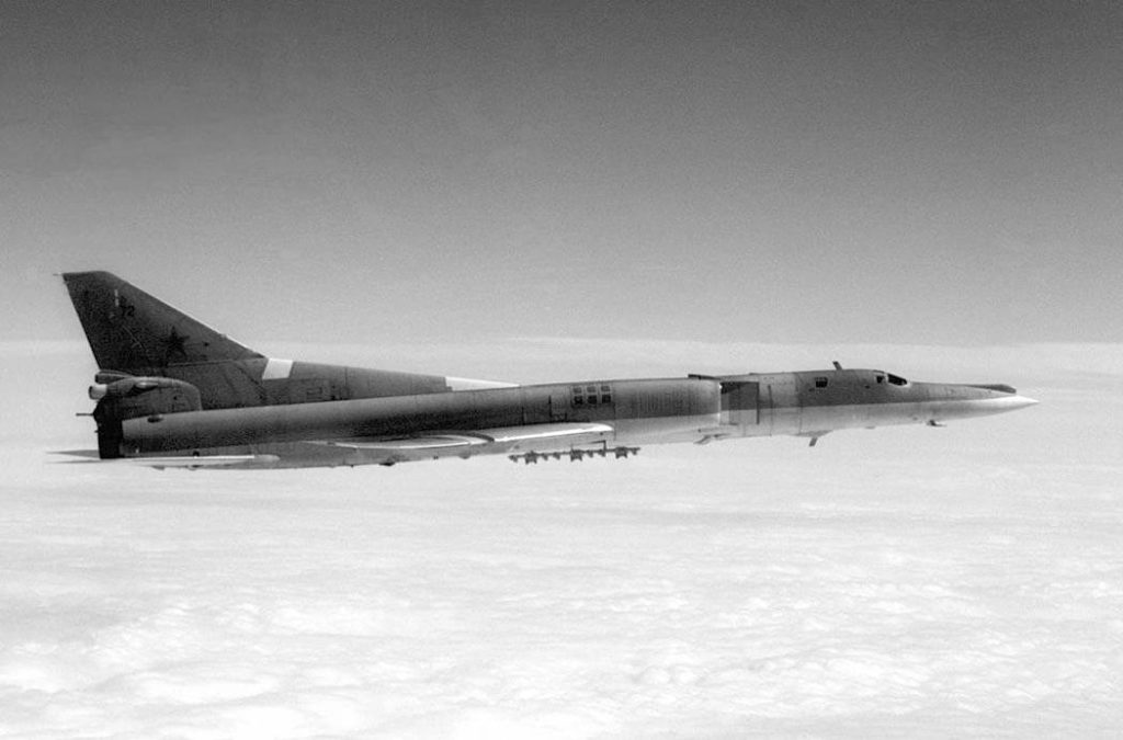 7 мая 1973 года совершил первый полёт дальний ракетоносец-бомбардировщик Ту-22М2