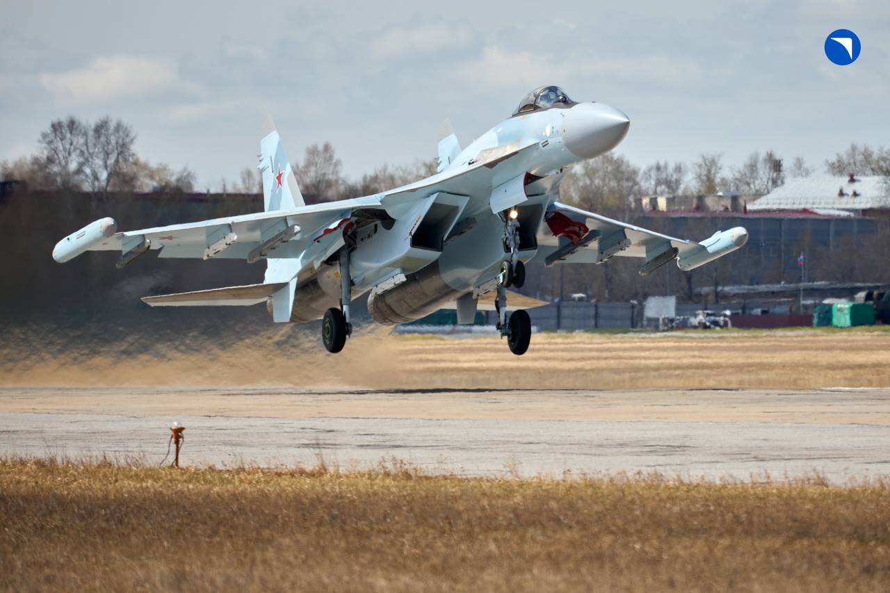 ОАК передала Минобороны новые самолеты Су-35С