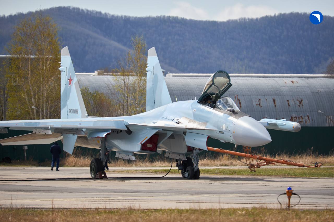 ОАК передала Минобороны новые самолеты Су-35С