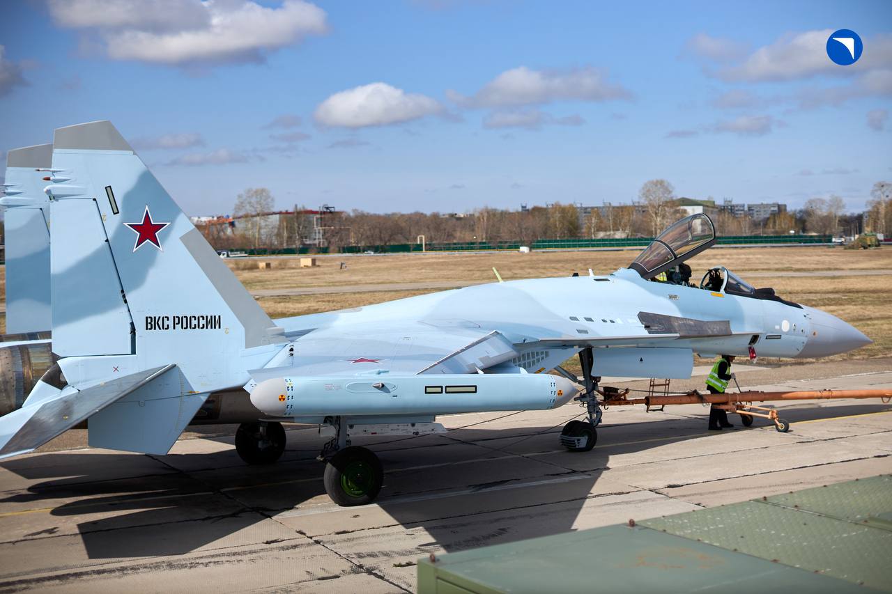 ОАК передала Минобороны новые самолеты Су-35С